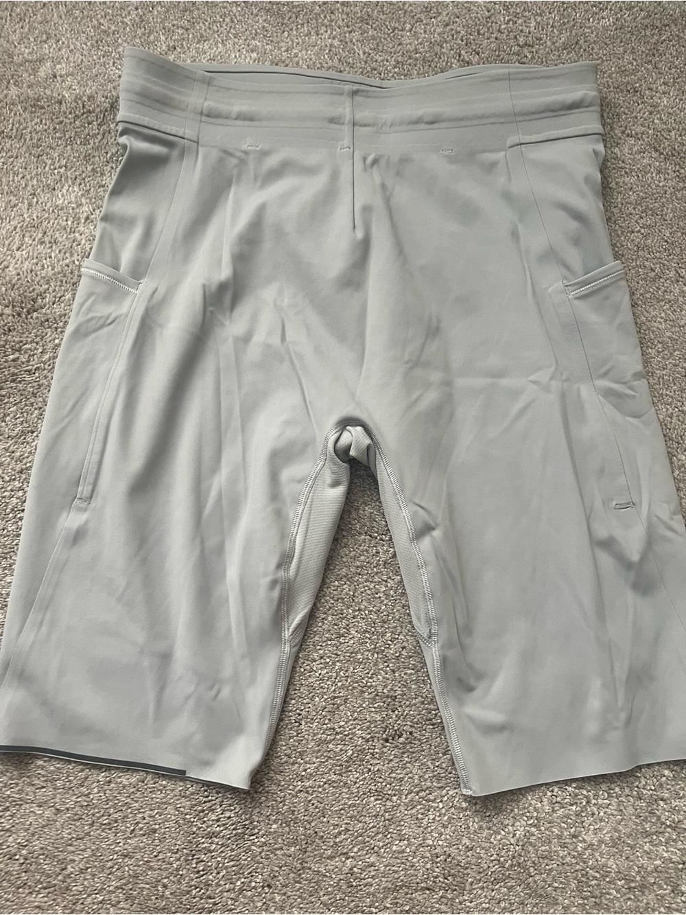 Lululemon athletica Men’s Senseknit Running Short 10" Size M light gray